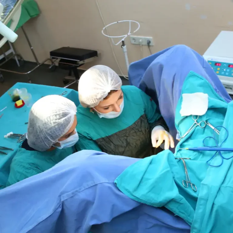 Dilarə Həsəova həkim cərrahi zamanı üstdən görünüş